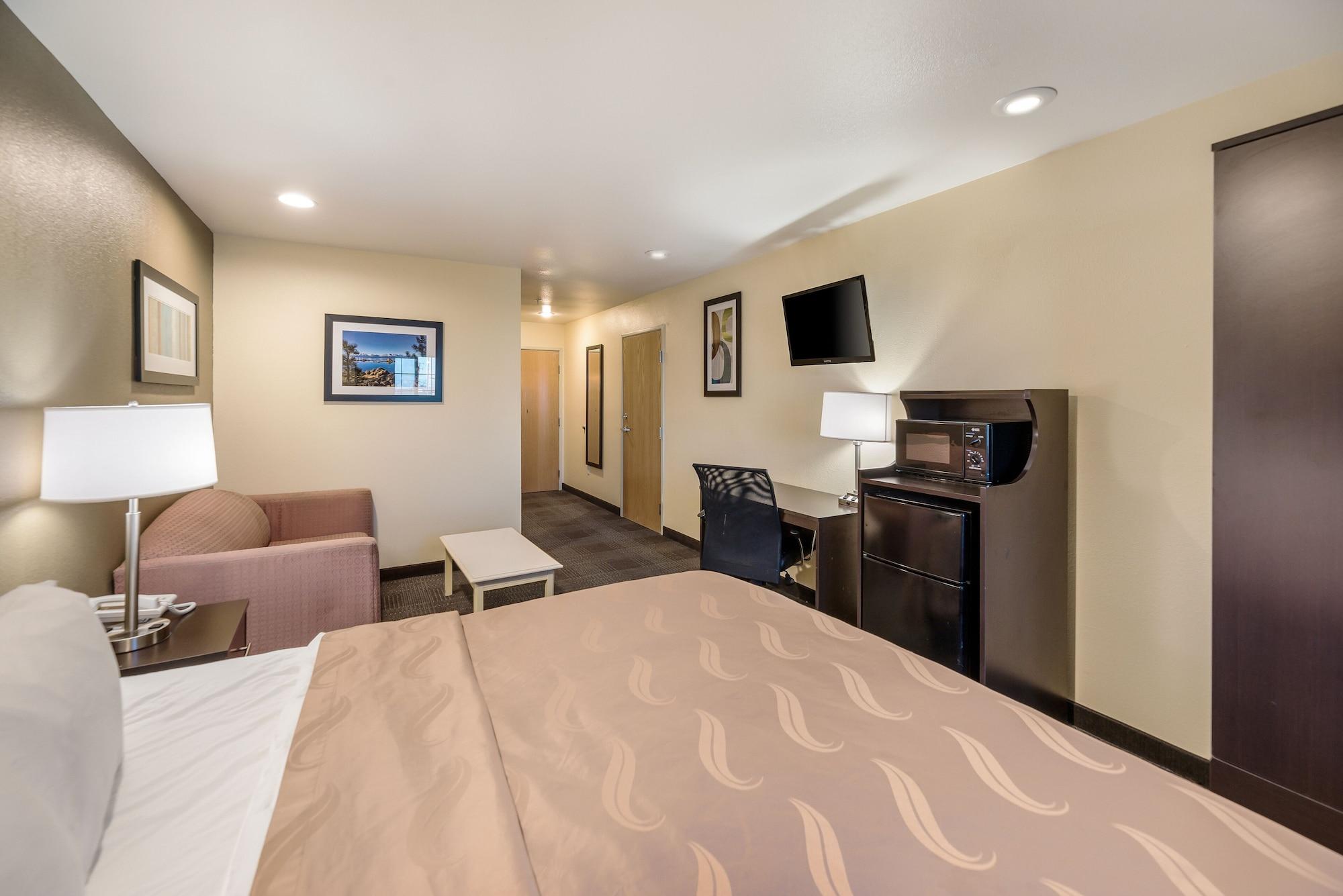 Quality Inn & Suites Near Nas Фаллон Экстерьер фото