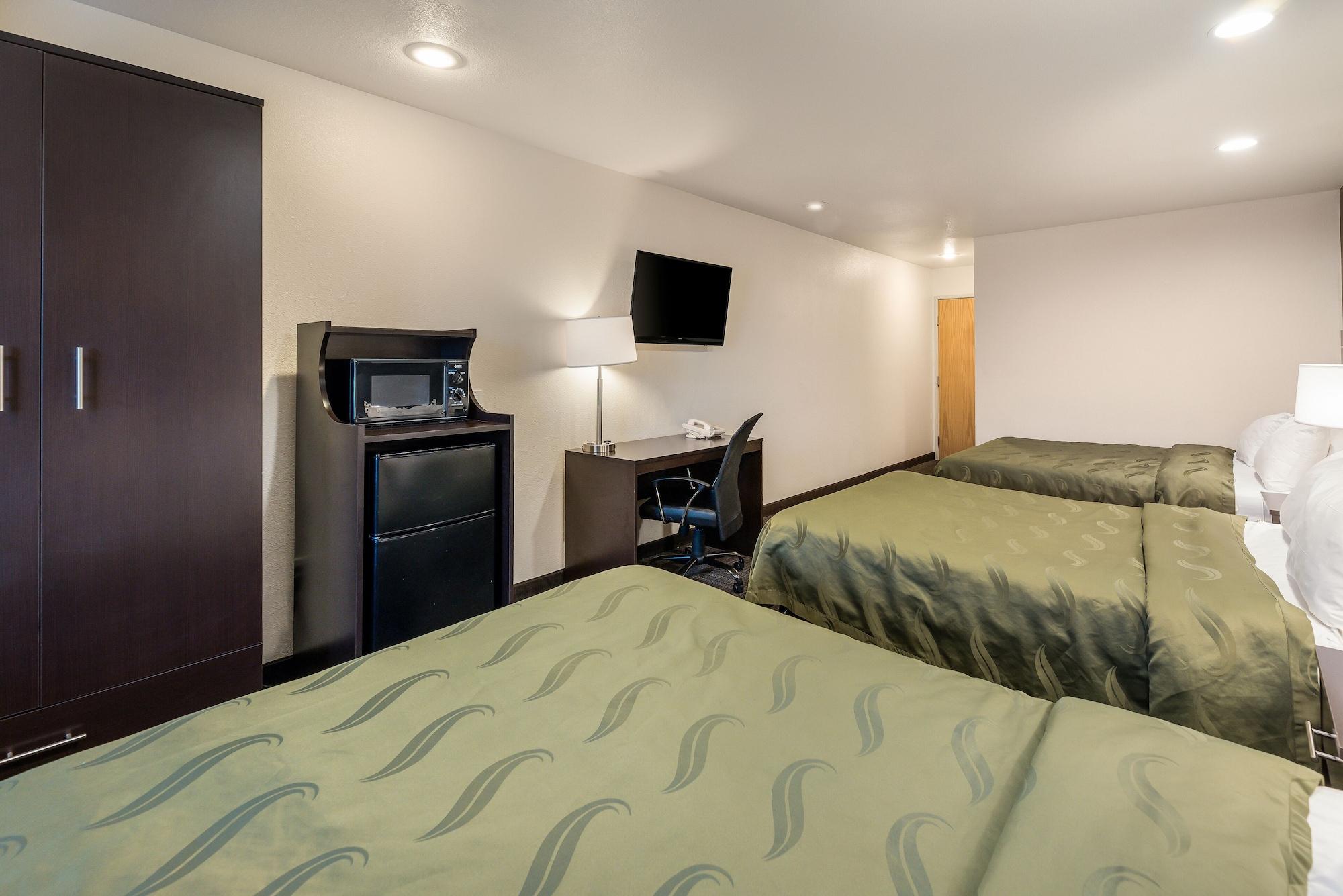 Quality Inn & Suites Near Nas Фаллон Экстерьер фото