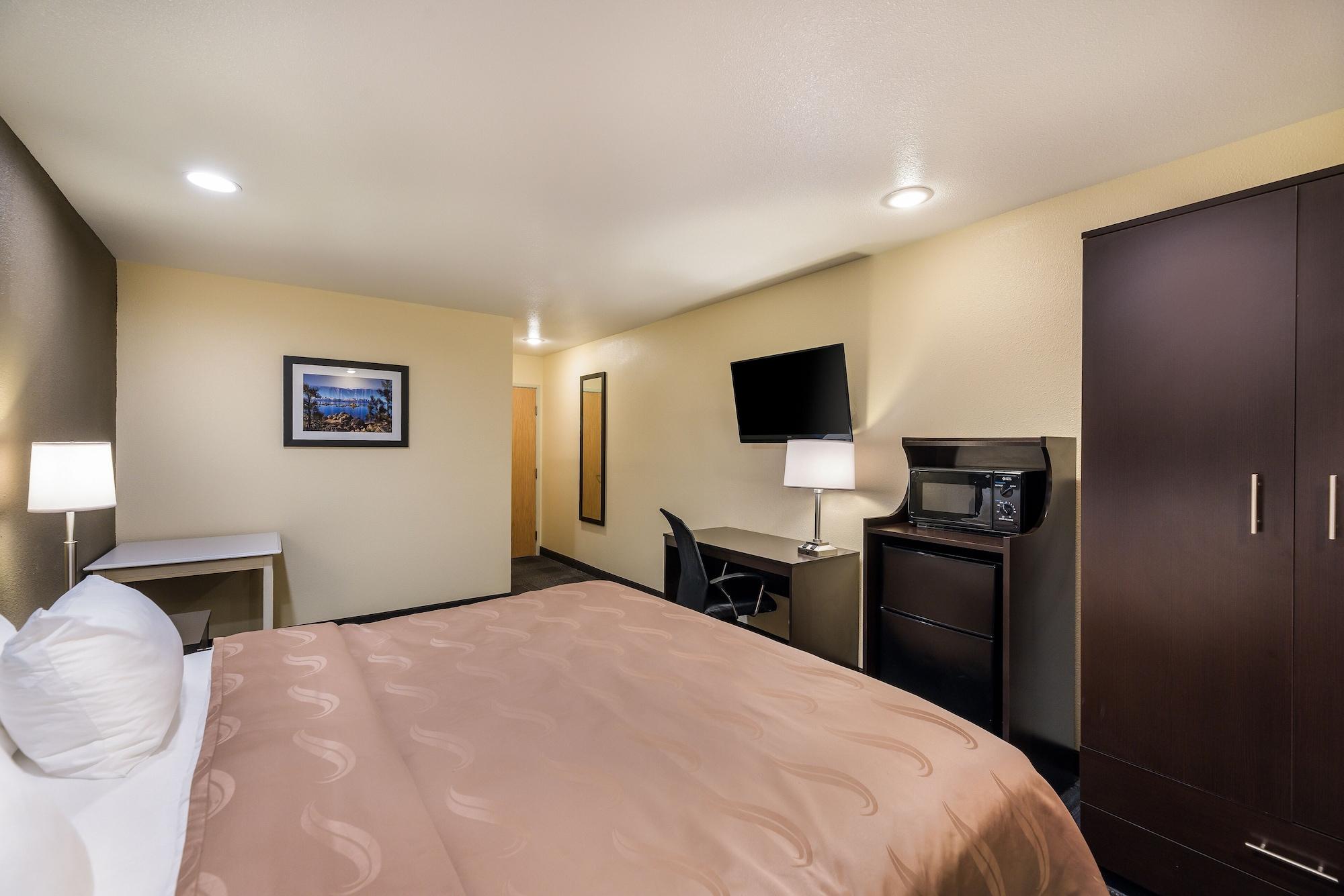 Quality Inn & Suites Near Nas Фаллон Экстерьер фото