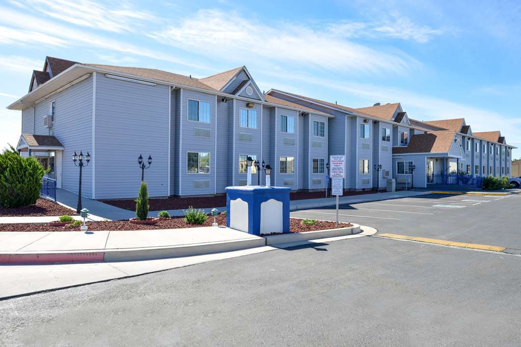 Quality Inn & Suites Near Nas Фаллон Экстерьер фото