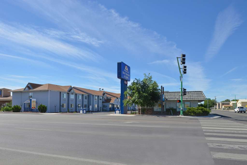 Quality Inn & Suites Near Nas Фаллон Экстерьер фото