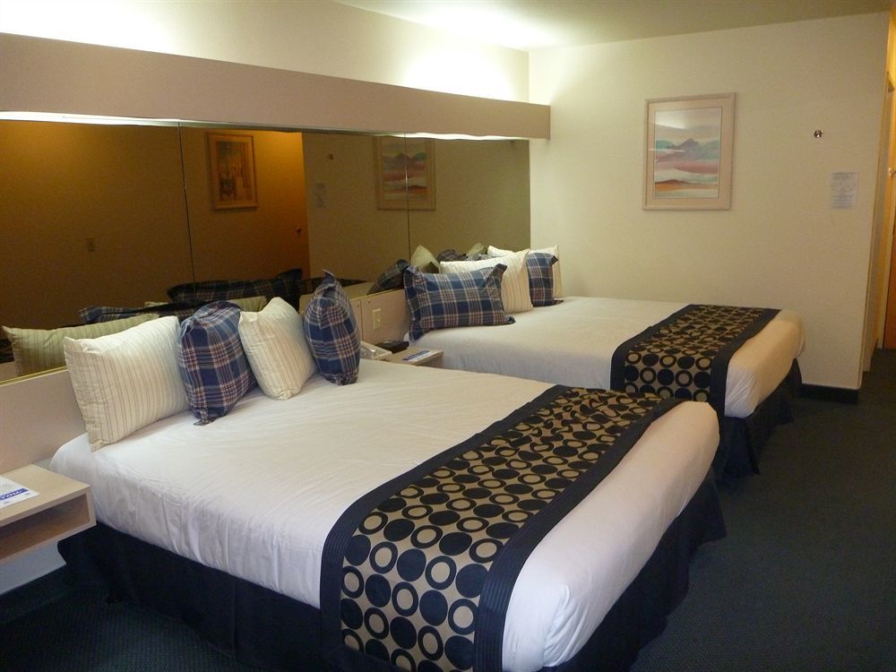 Quality Inn & Suites Near Nas Фаллон Экстерьер фото