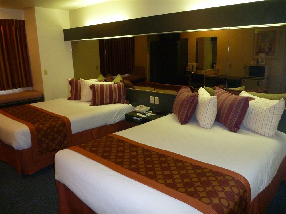 Quality Inn & Suites Near Nas Фаллон Экстерьер фото